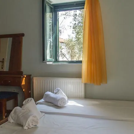 Kiveli - Comfy Stone With Seaview